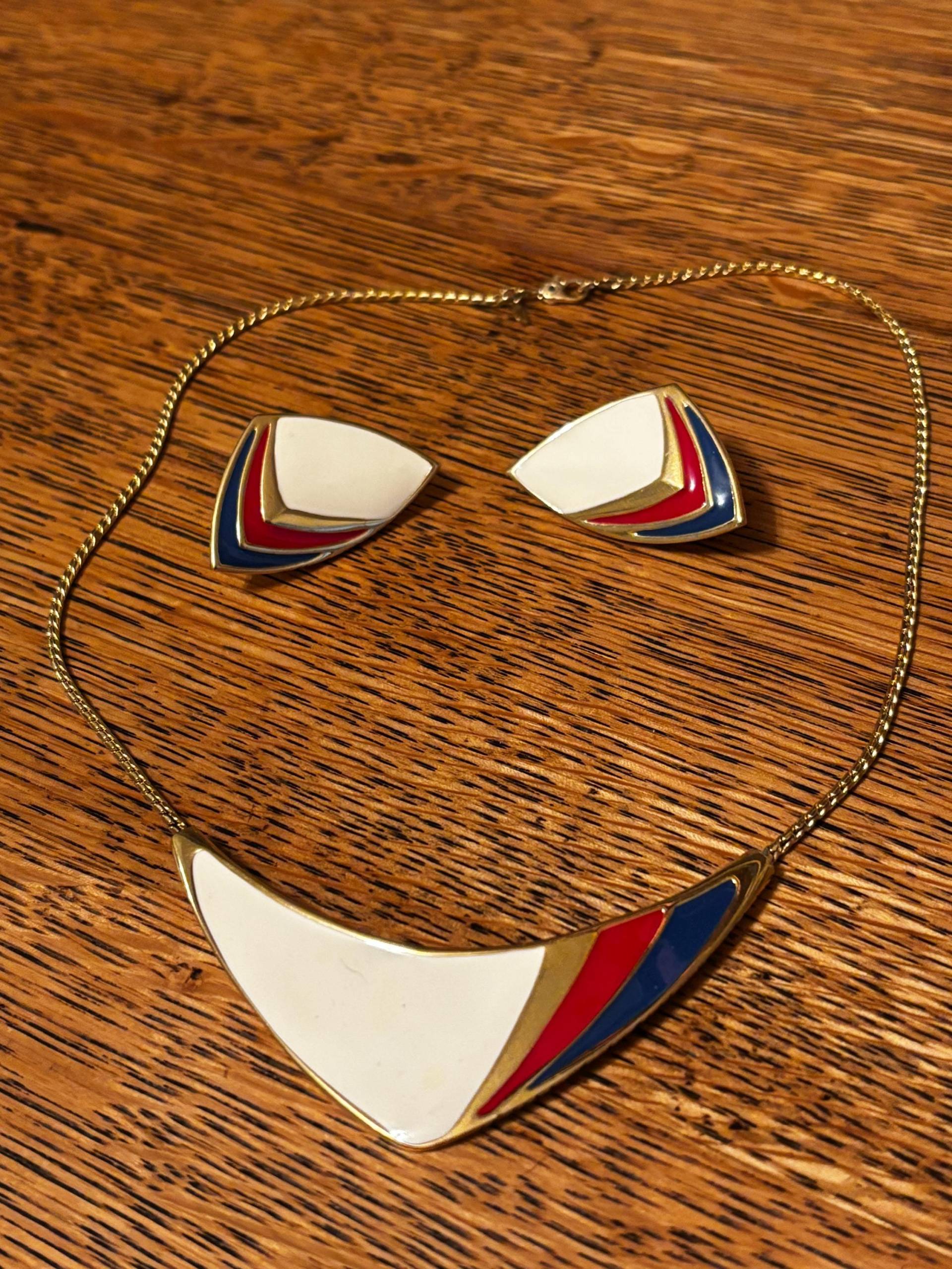 Vintage Monet Regatta Wimpel Halskette Und Ohrringe von LoveofVintageVibes