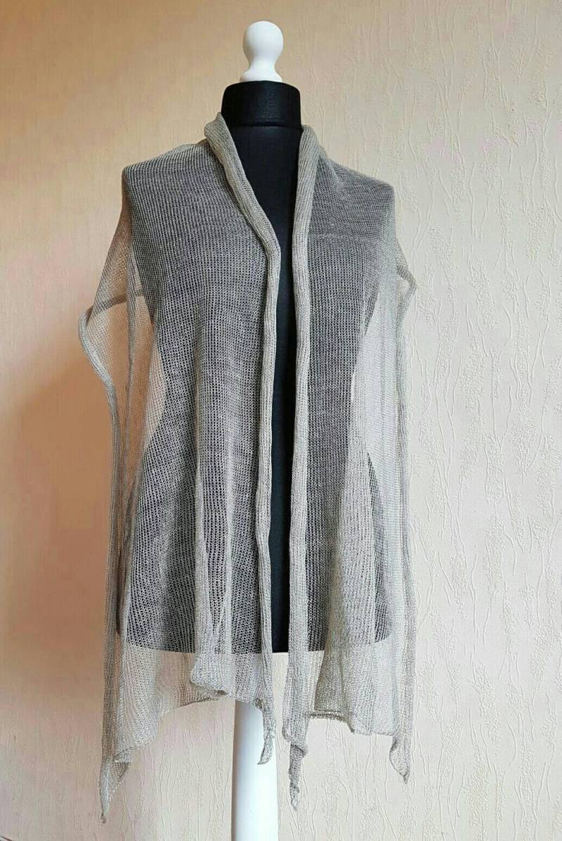 Hellgrauer Gestrickter Leinenschal, Schultertuch Leichte Sommer-Tücher von LovesomeKnittings