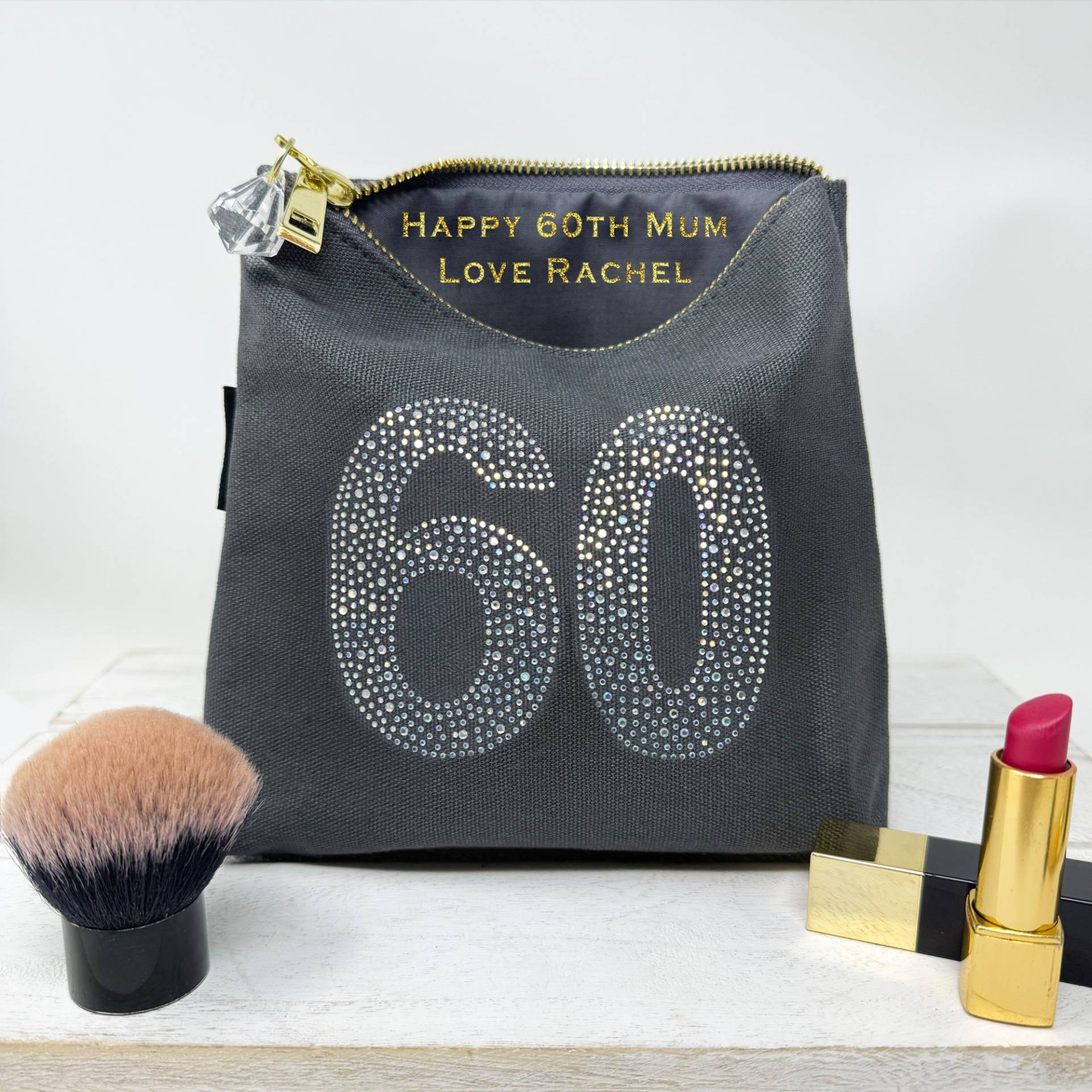 60. Geburtstag Schminktasche Personalisierte Glitzernde Graue Kosmetiktasche 60. Geburtstag Schminktasche Personalisierte Glitzernde Graue Kosmetiktasche von Lovethelinks