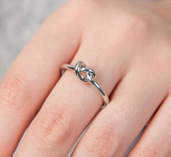 Freundschaftsknoten Adjustabe Ring Freundschaftsknoten Adjustabe Ring von Lovethelinks