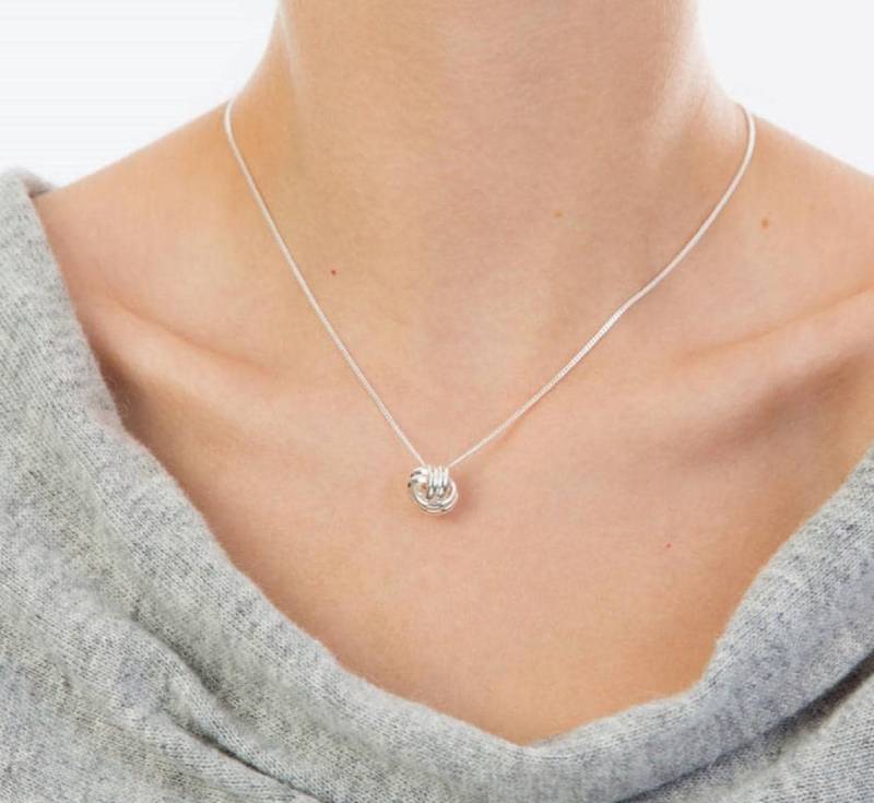 Freundschaftsknoten Sterling Silber Halskette - 18 Zoll Kette Freundschaftsknoten Sterling Silber Halskette - 18 Zoll Kette von Lovethelinks