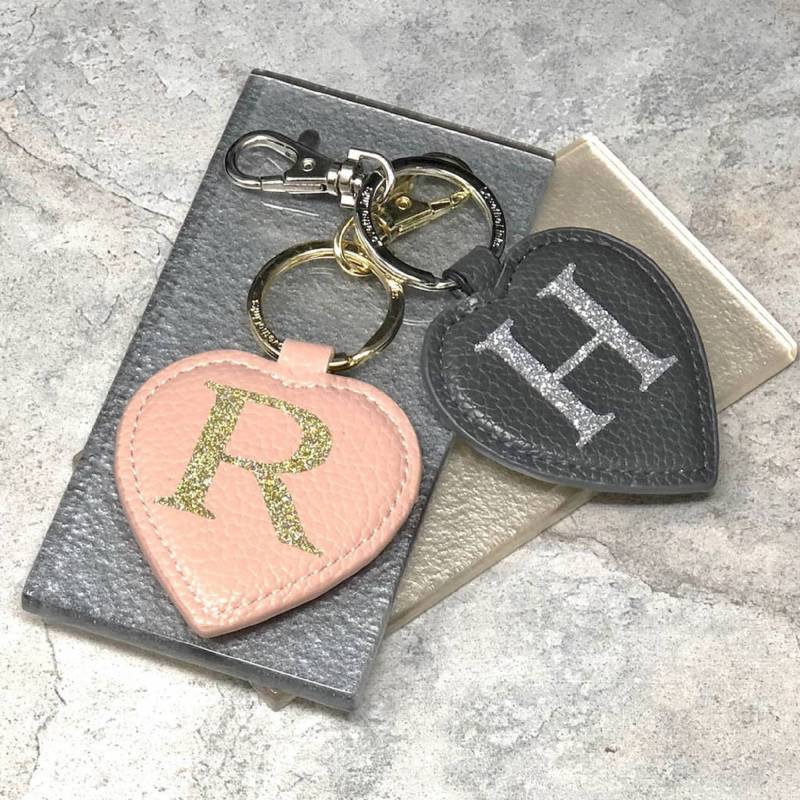 Schlüsselanhänger Herz Aus Kunstleder Glitter Charm Schlüsselanhänger Herz Aus Kunstleder Glitter Charm von Lovethelinks