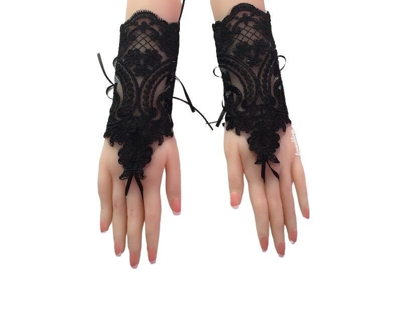 Schwarze Handschuhe Aus Spitze, Braut Handschuhe, Hochzeit Spitze Brautjungfer Geschenk, Halloween, Accessoires Schwarze Handschuhe Aus Spitze, Braut Handschuhe, Hochzeit Spitze Brautjungfer Geschenk, Halloween, Accessoires von Loveweddingg