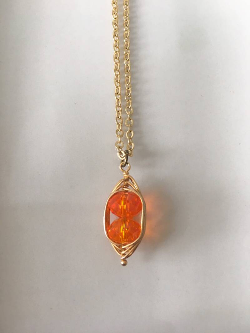 Orange Glas Brioletten Halskette | 14K Vergoldete Kette Orange Glas Brioletten Halskette | 14K Vergoldete Kette von Loviekai