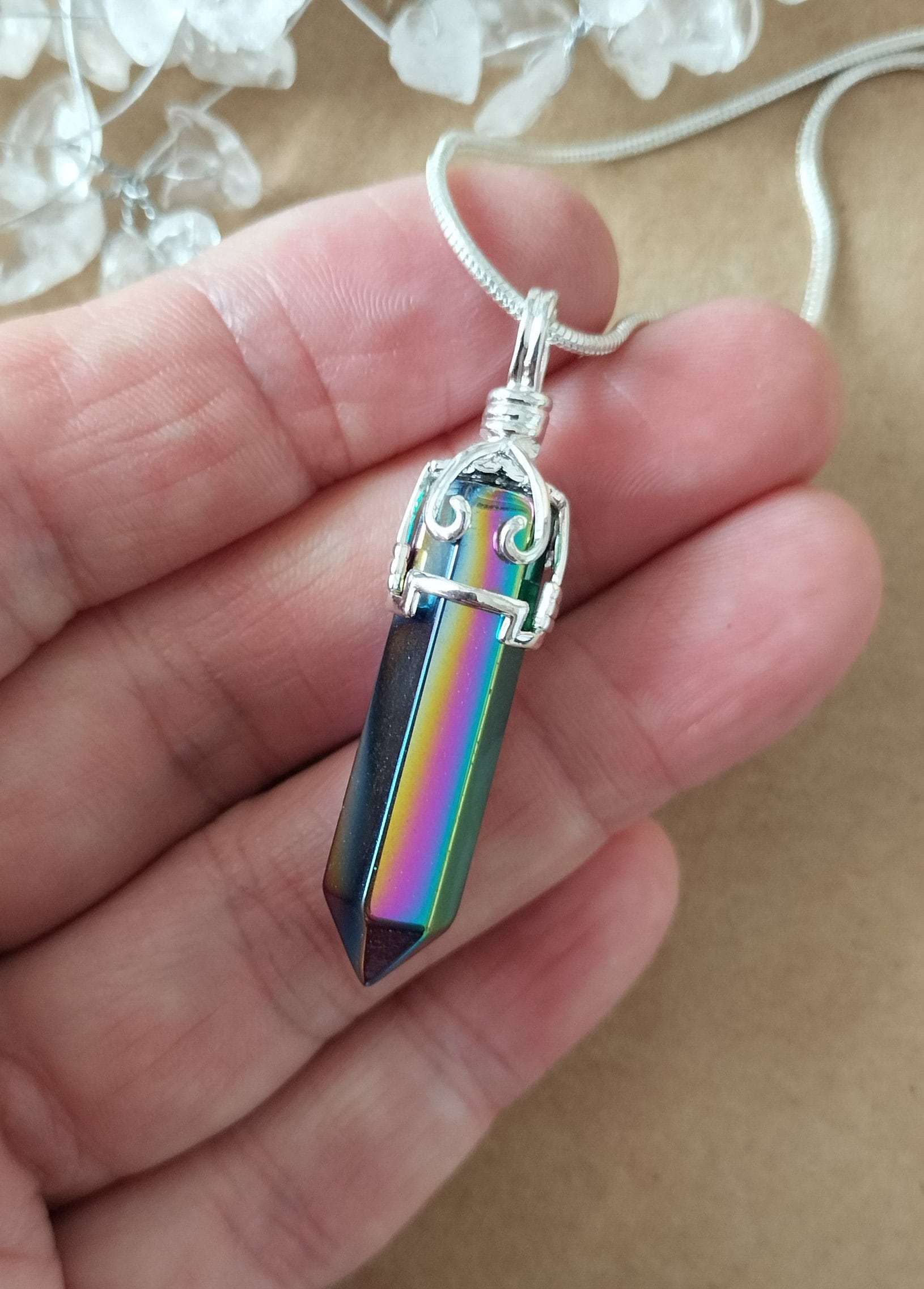 Regenbogen Aura Quarz Chakra Anhänger Halskette Heilender Kristallschmuck Regenbogen Aura Quarz Chakra Anhänger Halskette Heilender Kristallschmuck von LovingAncientEarth