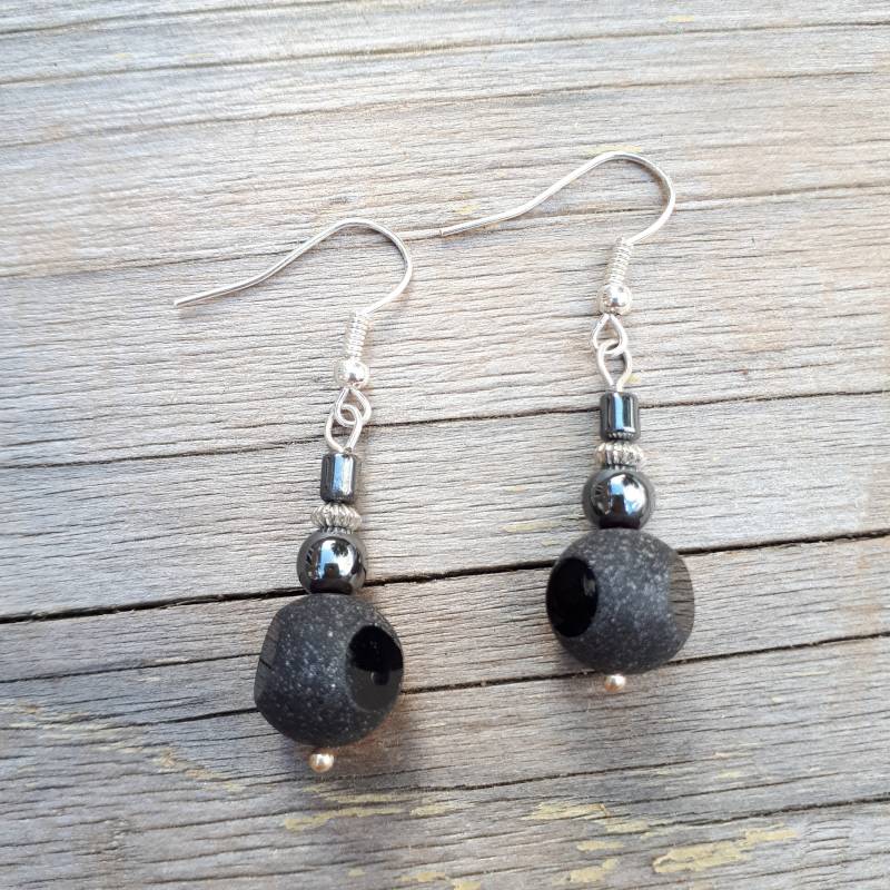 Schwarze Und Silberfarbene Tropfenohrringe, Ohrhänger Schwarz, Schwarze Tropfen Ohrringe von LovinglyMadebyMand