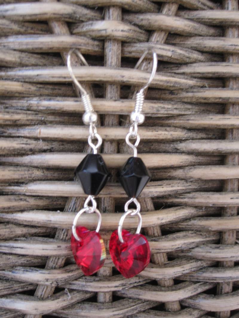 Swarovski Kristall Tropfen Ohrringe, Herz, Rote Ohrringe von LovinglyMadebyMand