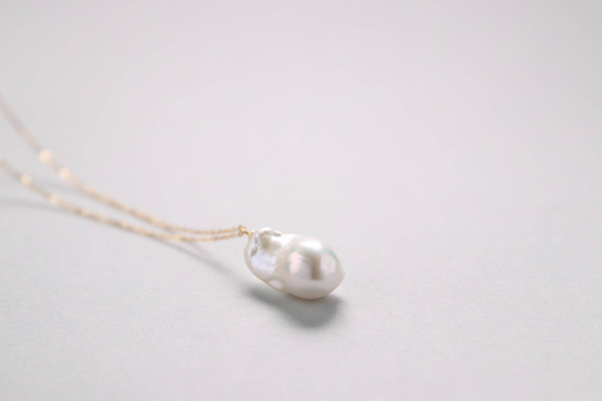 Halskette Mit Barockperlen, Barocke Perlen, Silber, Baroque Pearl, Minimalistisch Geschenk, Brautschmuck, Unikatschmuck, Unique-A von LoviqueAtelier