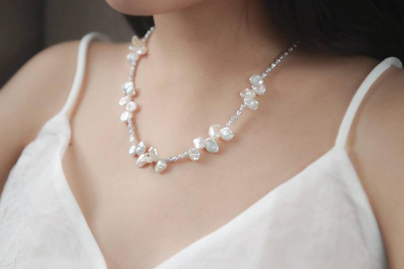 Handmade Perlenkette Aus Blütenblatt Barockperlen Keshiperlen, Perlenkette, Baroque Pearl Necklace, Halskette Für Weihnachten, Gift For Her von LoviqueAtelier