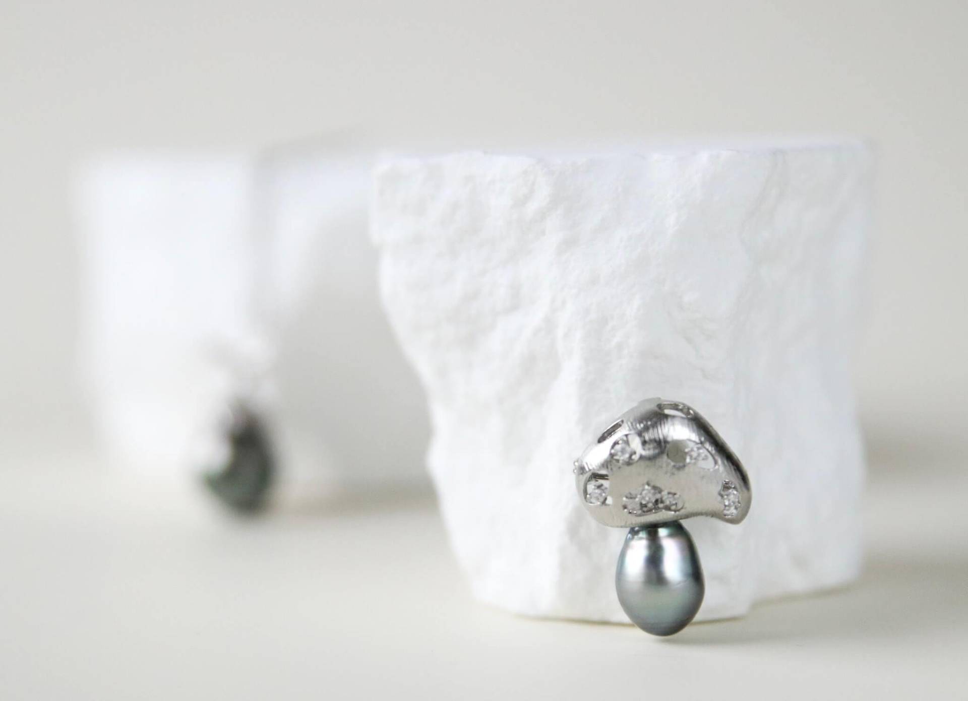 Tahitiperlen Brosche in Pilzform | Tahiti Perle Anstecker Pin Accessoires Zu Verschenken Brooch Weihnachten Gift For Her Him von LoviqueAtelier