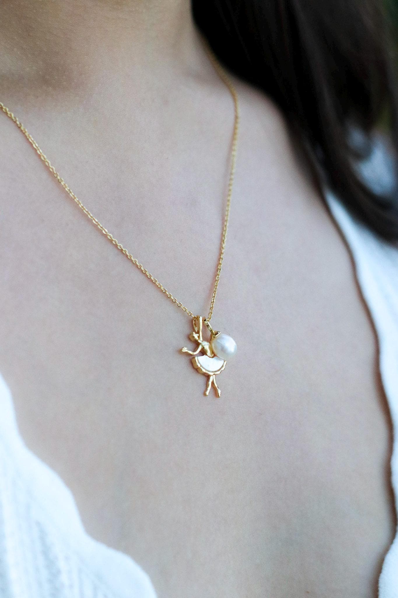 Zarte Ballerina Halskette | Anhänger Mit Süßwasserperlen Ballet Dancer Necklace Sterling Silver Weihnachtsschmuck Galentine Gift von LoviqueAtelier