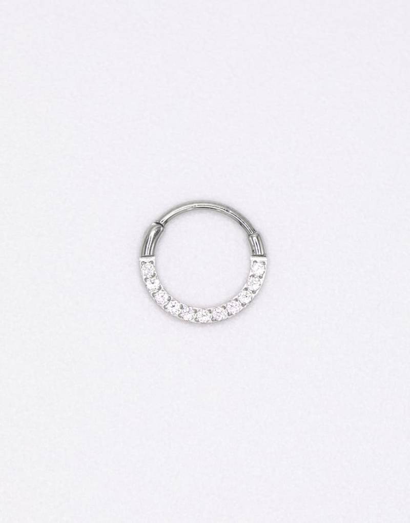 Lovisa - 7 mm-Ohrring mit Klickverschluss aus chirurgischem Stahl in Silberoptik mit Zirkonia-Schmucksteinen von Lovisa