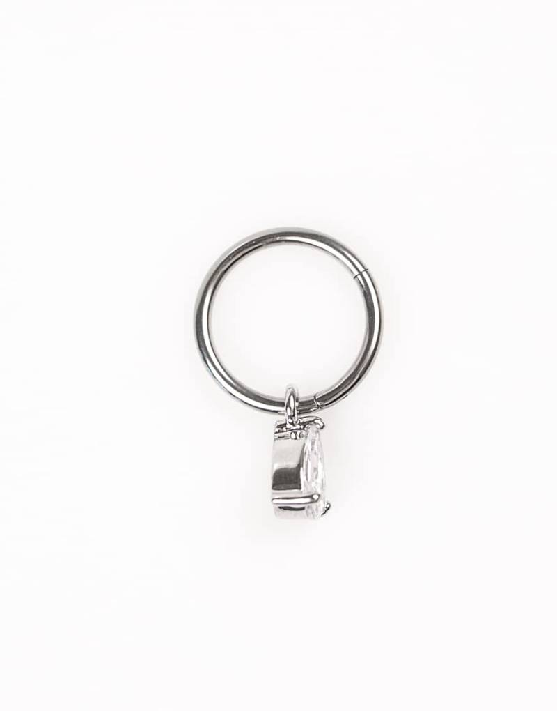 Lovisa - Bauchnabelring aus Titan in Silber-Optik mit Anhänger Lovisa - Bauchnabelring aus Titan in Silber-Optik mit Anhänger von Lovisa