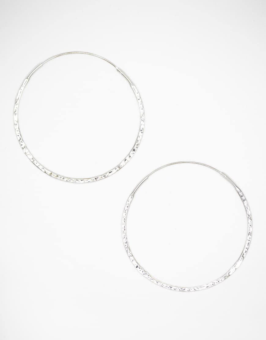 Lovisa - Silberfarbene Creolen aus Sterlingsilber in gehämmerter Optik Lovisa - Silberfarbene Creolen aus Sterlingsilber in gehämmerter Optik von Lovisa