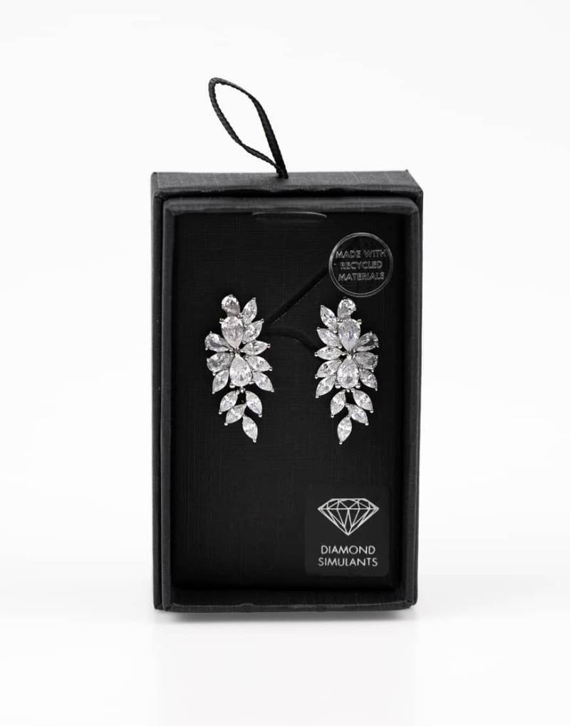 Lovisa - Silberfarbene Ohrringe mit Blumendesign in Hänge-Optik mit Strassbesatz von Lovisa