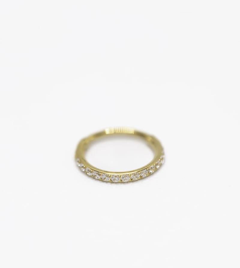 Lovisa - Vergoldeter Ohrring aus Titan mit Zirkonia in Pavé-Fassung und Clicker-Design-Goldfarben von Lovisa