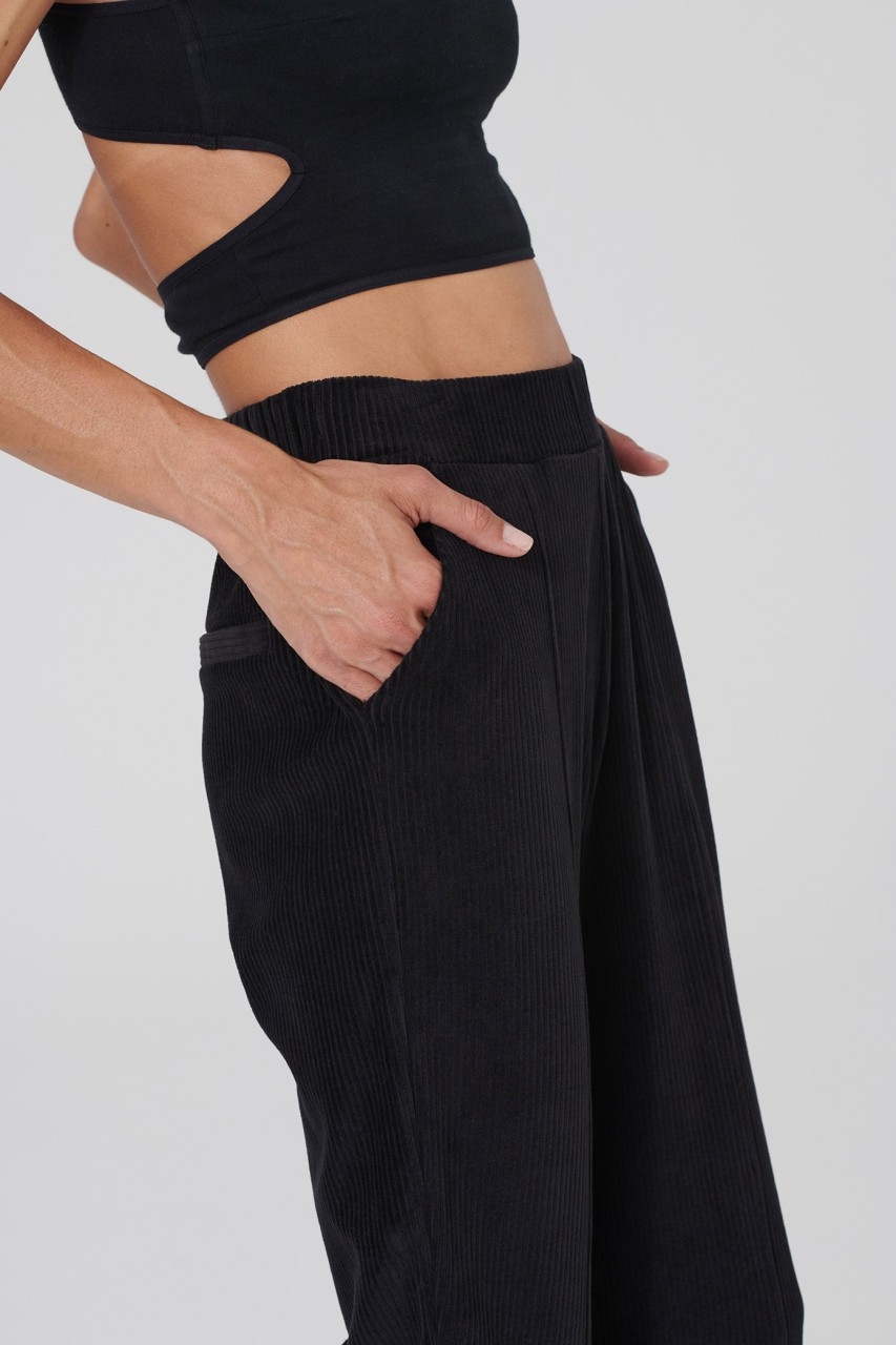 Jogginghose THILDA | LOVJOI | vegane Hose | Black L von Lovjoi