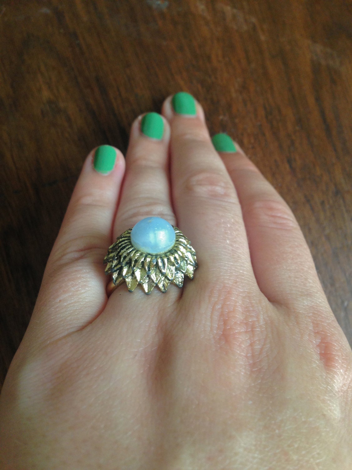 Vtg Vergoldet Cocktail-Ring W/Icey Blau Zentrum von LoyalVintage