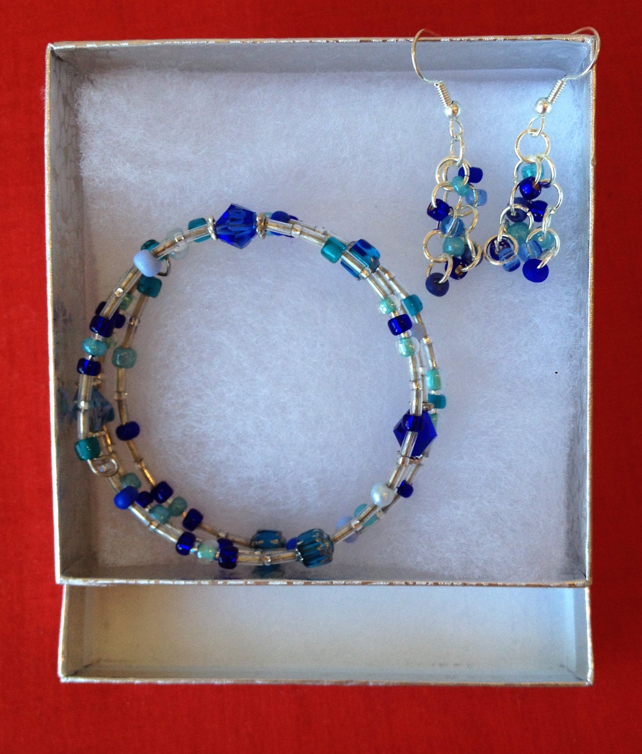 Perlen Armband Und Ohrring Set Blautöne Perlen Armband Und Ohrring Set Blautöne von Lredbirdstudio