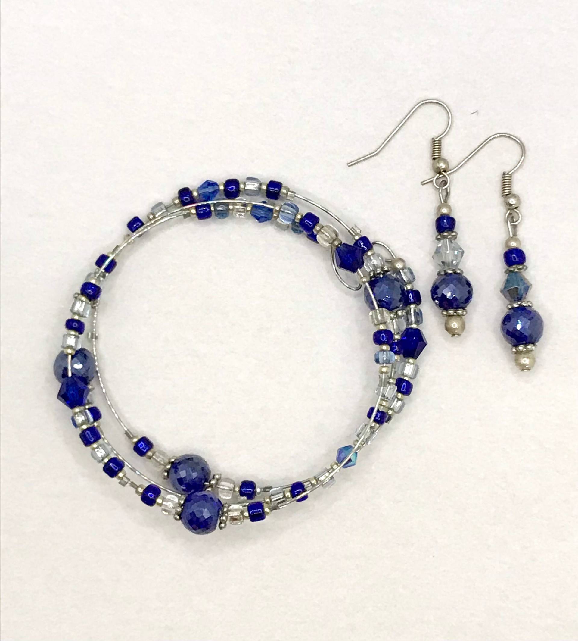 Saphir Birthstone Kristall Und Silber Gepansiert Armband Ohrring Set Saphir Birthstone Kristall Und Silber Gepansiert Armband Ohrring Set von Lredbirdstudio