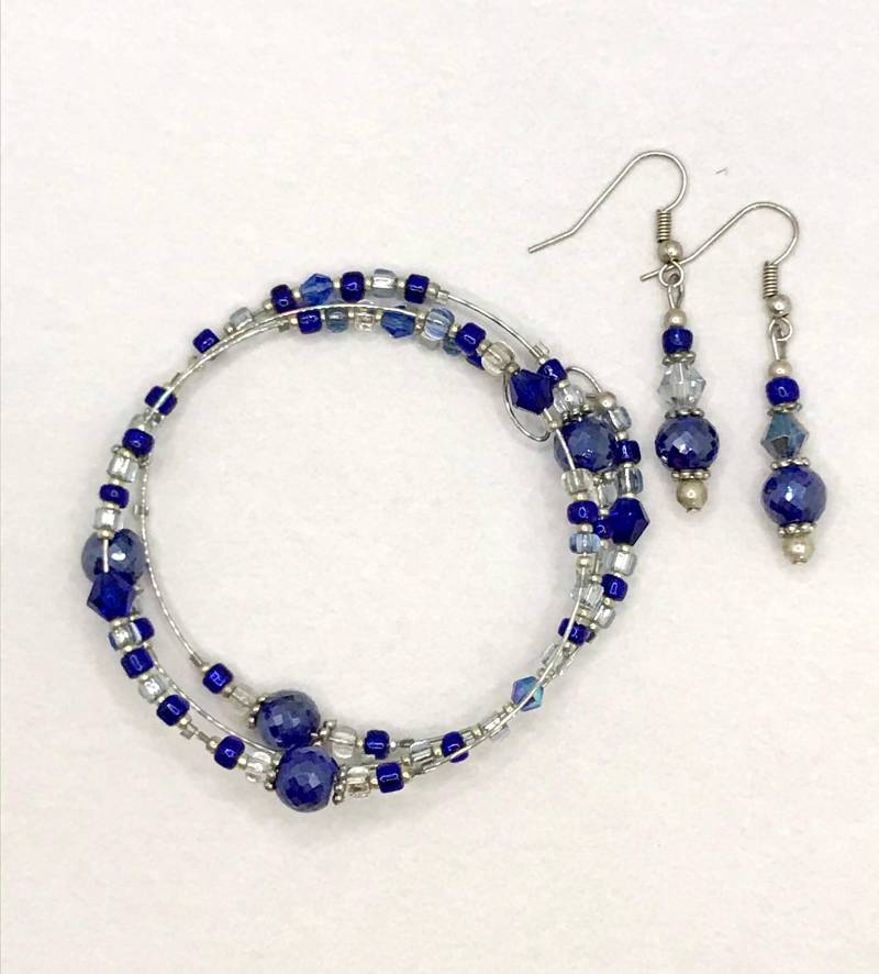 Saphir Birthstone Kristall Und Silber Gepansiert Armband Ohrring Set Saphir Birthstone Kristall Und Silber Gepansiert Armband Ohrring Set von Lredbirdstudio