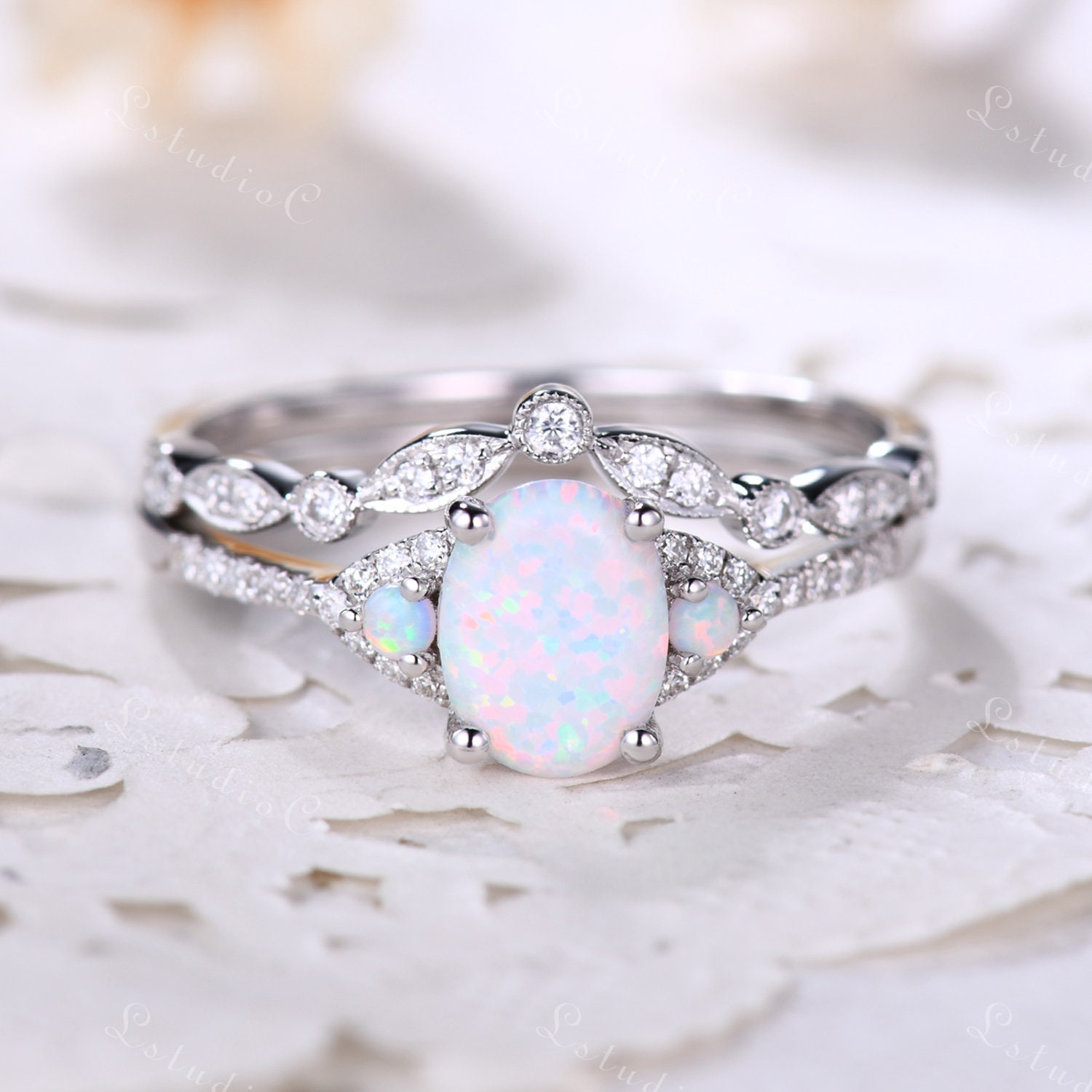 Oval Geschliffener Weißopal Ring Set 2stk Weißgold Vintage Feuer Opal Moissanit Hochzeit Brautring Oktober Geburtsstein Schmuck Geschenk Für Frauen von LstudioC