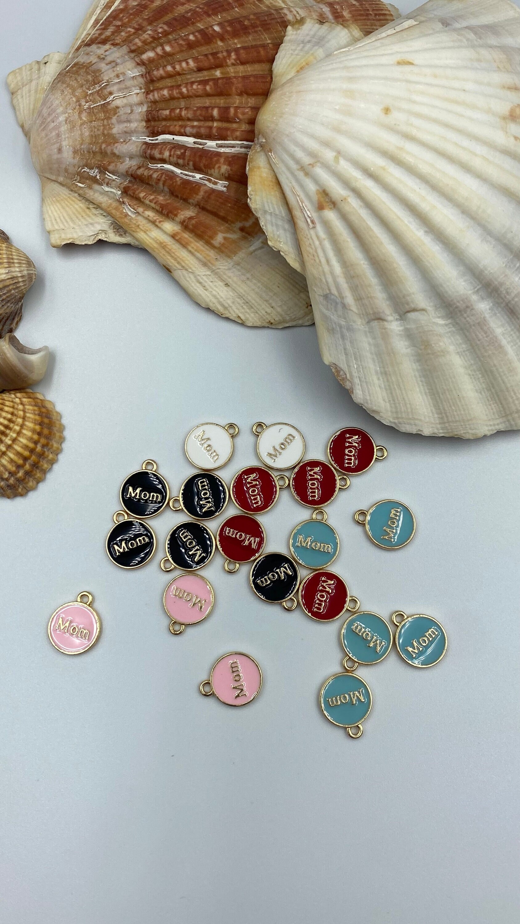 Handgemachter 12mm Mom Buchstabe Emaille Charm Runder Anhänger, Diy Mom Armband Halskette Zink-Legierung Accessoire Herstellung Versorgung Handgemachter 12mm Mom Buchstabe Emaille Charm Runder Anhänger, Diy Mom Armband Halskette Zink-Legierung Accessoire Herstellung Versorgung von LtdCraftSelection