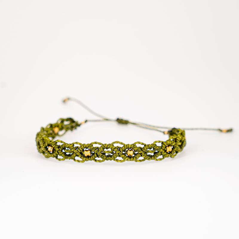 Makrameearmband in Dunkelgrün von LuArtKunst