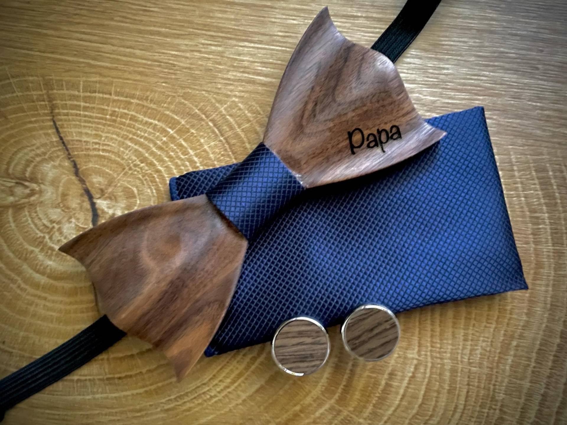 Personalisierte Holzfliege - Förmlicher Anlass Individuell Gestaltet Mit Namen Erwachsenen Oder Kinderfliege Personalisierte Holzfliege - Förmlicher Anlass Individuell Gestaltet Mit Namen Erwachsenen Oder Kinderfliege von LuKoLaser