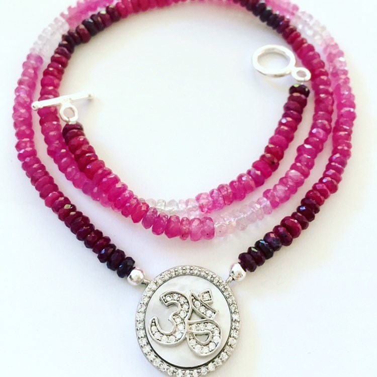 Ombre Rubin Und Rosa Saphir Halskette Mit Om Anhänger Echte Edelstein Perlen Chakra Ausgleich Schmuck von LuLuBeadsStudio