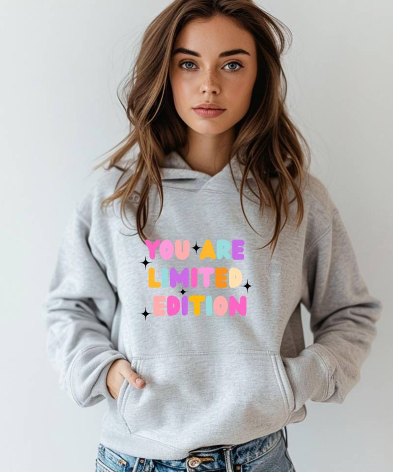 You Are Limited Edition Hoodie - Bunter Motivationspulli Für Frauen Oversized Kapuzenpullover Selflove Geschenk Idee von LuMaShopDesign