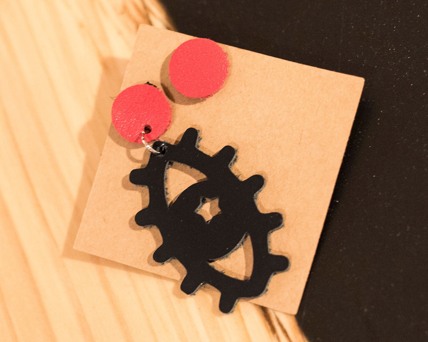 Augenförmige Lederohrring Augenförmige Lederohrring von LuMadeByHand