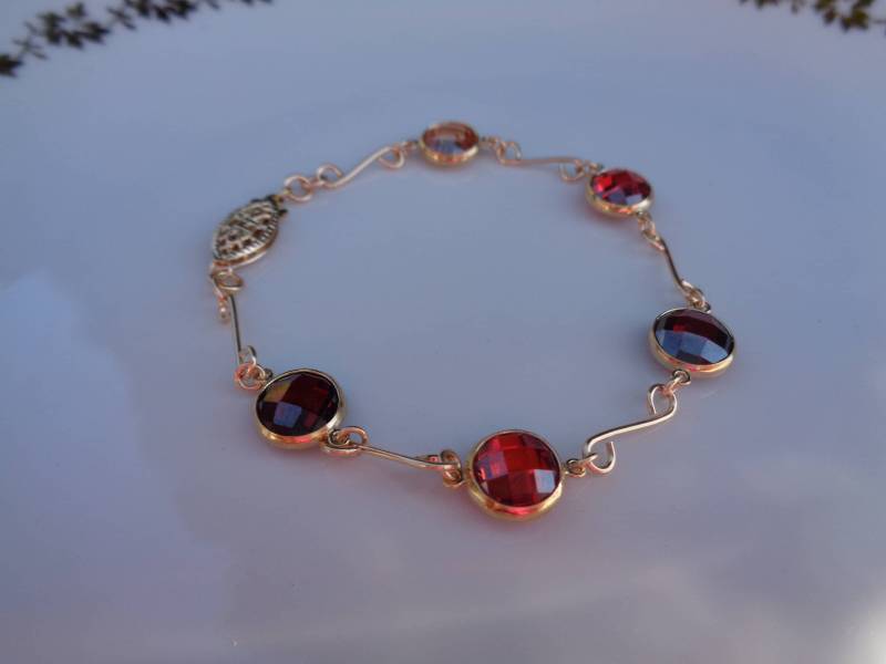 Gold Armband, 585 Filled, Mit Zirkonia in Feurigem Rot von LuNagarie