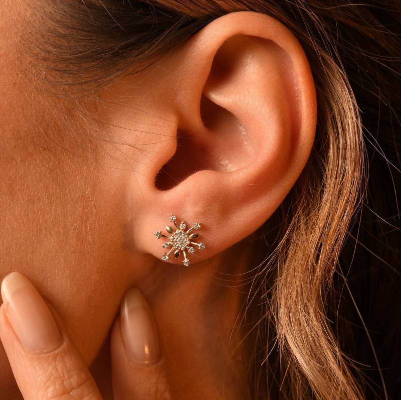 Solid Gold Schneeflocke Ohrringe, 18K Ohrstecker, Echte Diamant 0, 32 Karat Weihnachtsgeschenke Solid Gold Schneeflocke Ohrringe, 18K Ohrstecker, Echte Diamant 0, 32 Karat Weihnachtsgeschenke von LuanJewelry