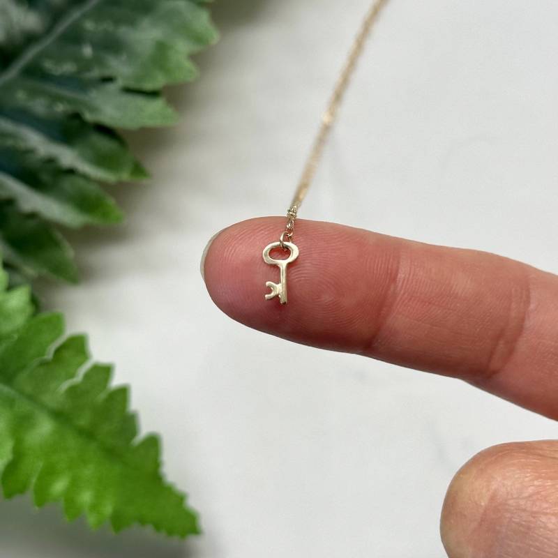 Kleiner Schlüssel Anhänger, 585 Gelbgold, Antik Rosévergoldet von LuanaCoonen