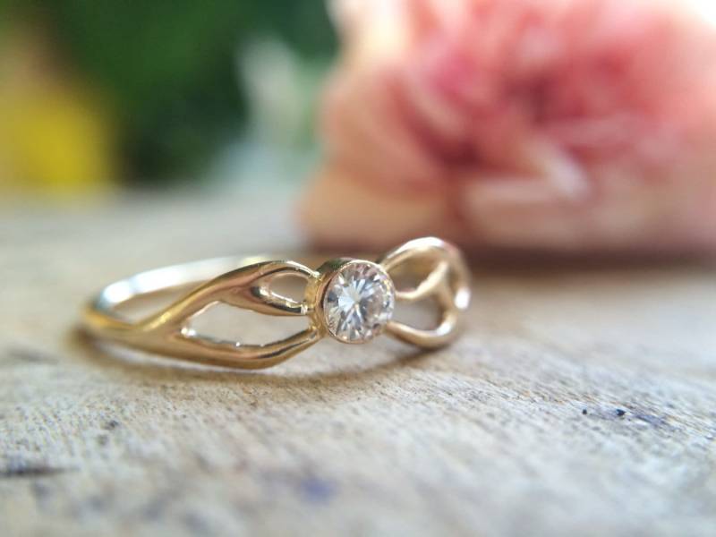 Minimal Zweig Diamant Ring, Solid Gold Ast Fee Verlobungsring von LuanaCoonen