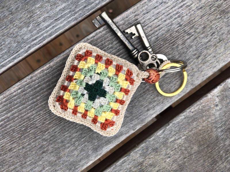 Gehäkelter Schlüsselanhänger, Handarbeit, Taschenanhänger, Spiegelanhänger, Anhänger, Stoffanhänger von LubasChrocheteria