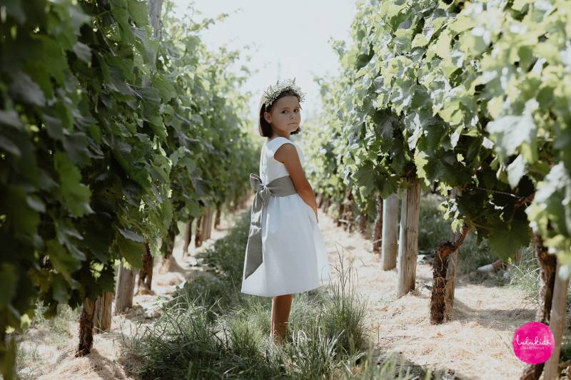 2Tlg. Blumenmädchen Outfit Weisses Mädchen Leinenkleid + Gürtel/Schleife - Kommunionskleid, Kleid, Hochzeitsoutfit von Lubukidz