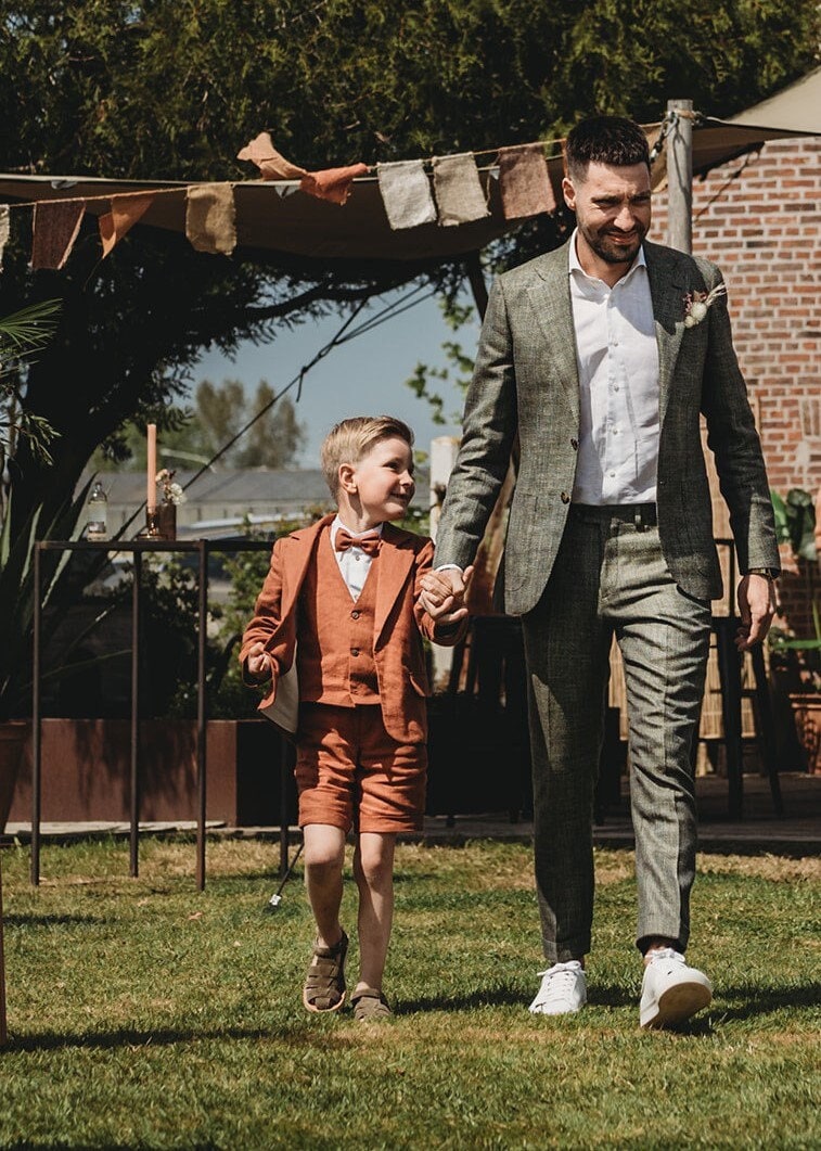 Jungen Anzug Ringträgeroutfit Kinderanzug Hochzeitanzug Taufkleidung Page Boy Outfit - 3Tlg Rust Leinen Set Shorts + Weste Hemd von Lubukidz