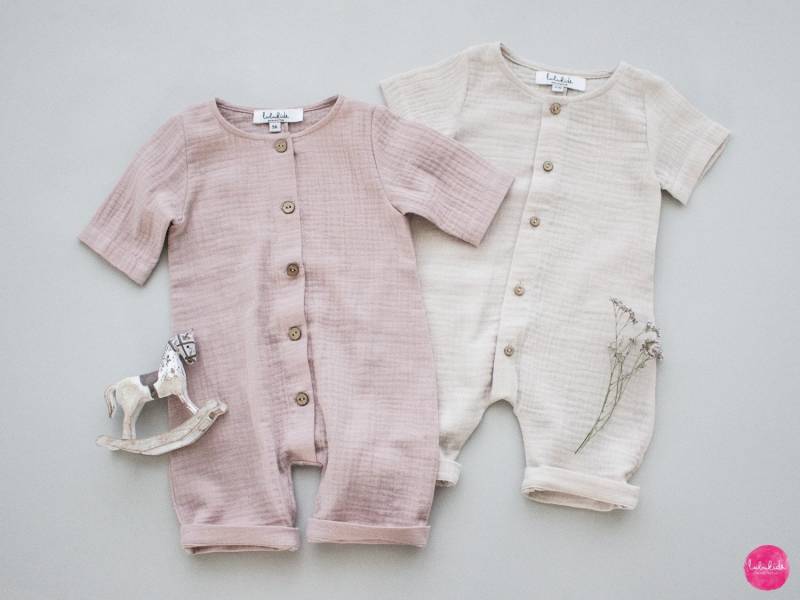 Baby Mädchen Unisex Overall Strampler Latzhose Spielanzug Jumpsuit Sommeroutfit Taufoutfit Taufstramper Spieler Aus Musselin | Bio-Baumwolle von Lubukidz