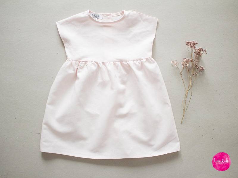 Sale - Gr. 104 Mädchen Taufoutfit, Taufkleid, Blumenmädchenkleid, Hochzeitskleid, Sommerkleid Cristal Pink Kurzarm Leinenkleid von Lubukidz