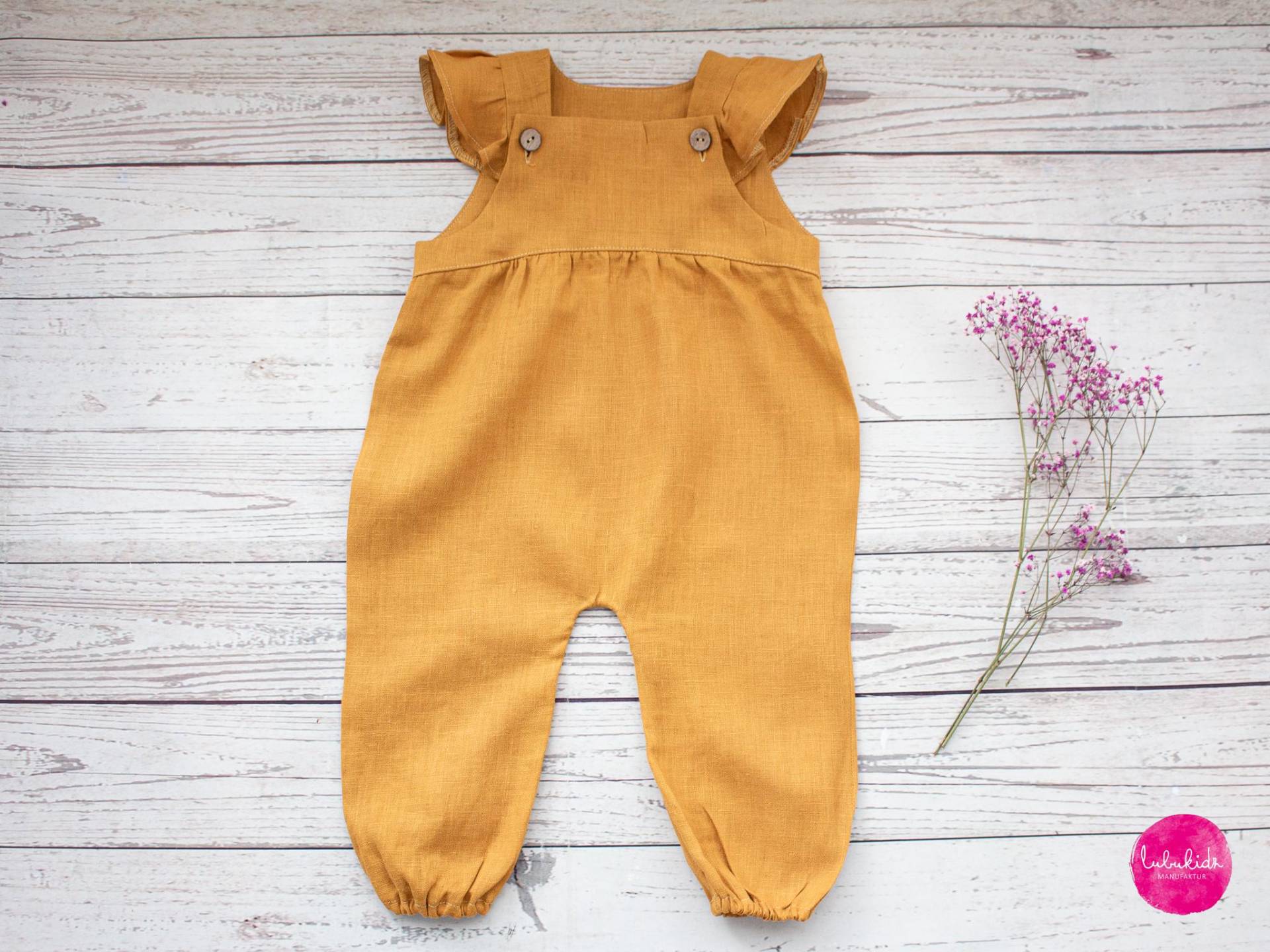 Sale - Gr. 74 Baby Mädchen Taufoutfit, Taufstrampler, Spieler, Latzhose, Overall Senfgelber Leinen Strampler Mit Rüschen von Lubukidz