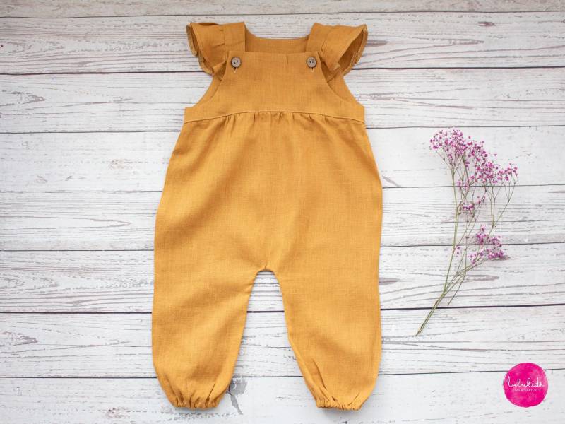 Sale - Gr. 74 Baby Mädchen Taufoutfit, Taufstrampler, Spieler, Latzhose, Overall Senfgelber Leinen Strampler Mit Rüschen von Lubukidz