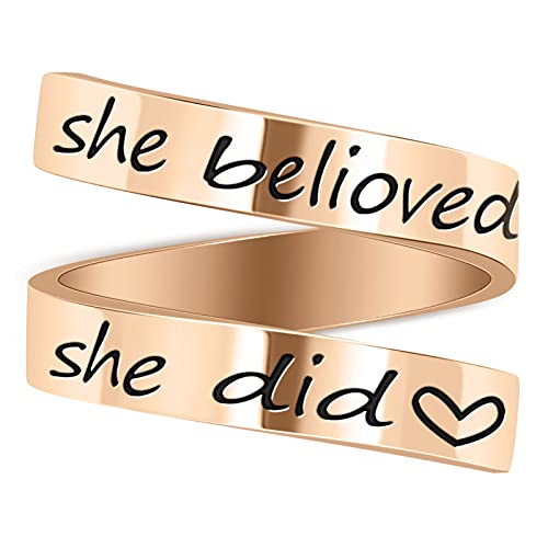 LucBuy Edelstahl Keep Eng Gravierte Inspirierende Geschenke Verstellbare Ringe Schmuck für Männer Frauen Teenager (She Believed She Could so She Did - Roségold) von LucBuy