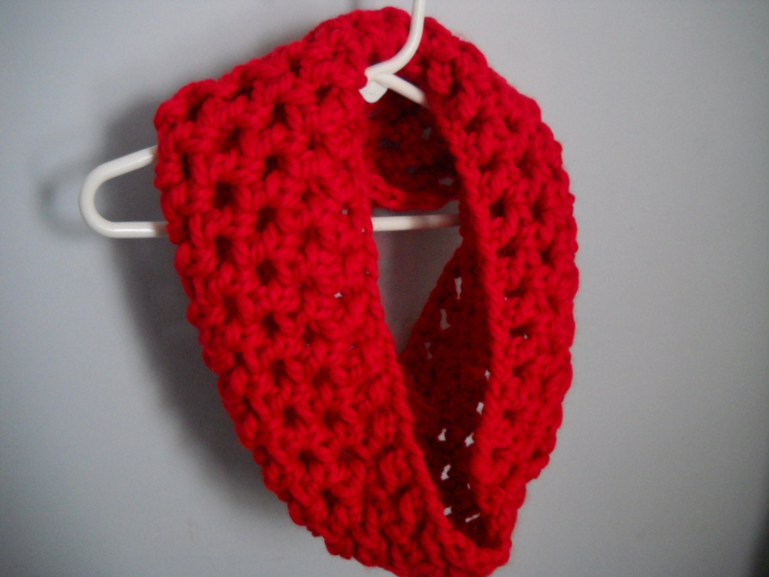 Rote Chunky Garn Cowl von Lucary