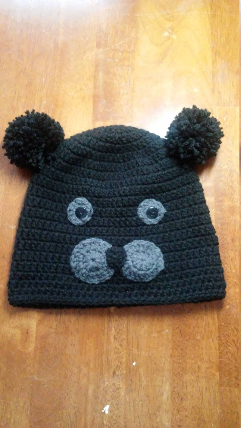 Schwarzer Pom Ohr Bären Hut von Lucary