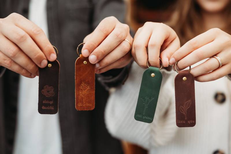 Blumen Ermutigende Leder Schlüsselanhänger - Schlüsselanhänger, Geschenk, Blumen, Wildblumen von LucasRuthHandmade