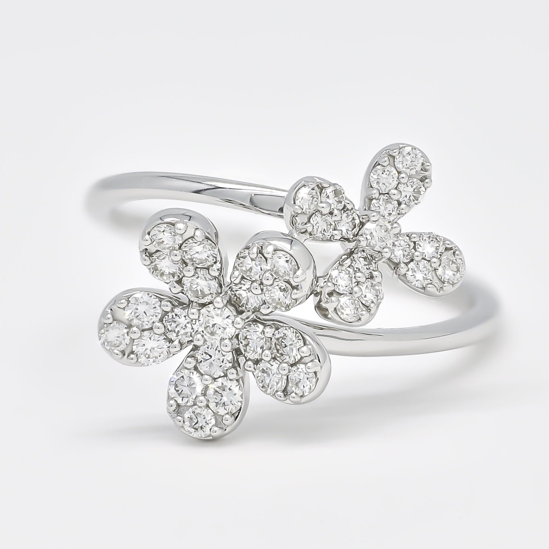 Natürlicher Diamant Ring, 18Kt Weißgold Runder Diamanten Flowerstatement Floraler Ring von LuceeDiamonds