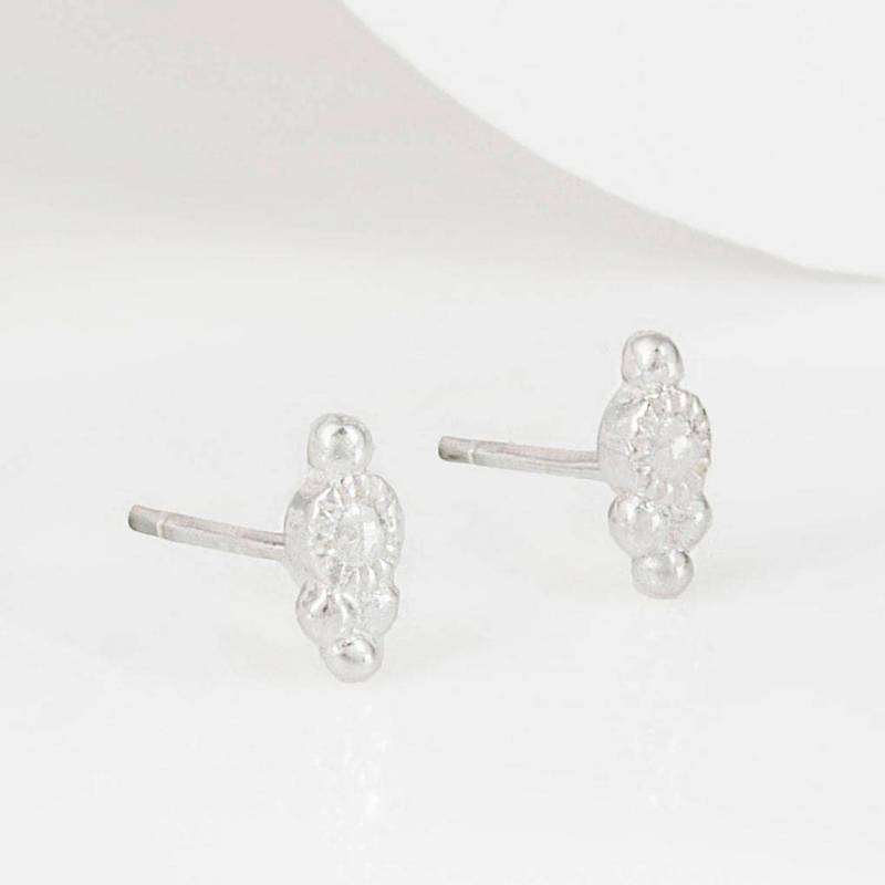 Cascabel Miniatur Silber Boho Ohrstecker von LucieLocketStudio