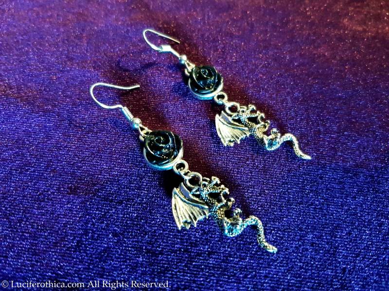 Dämon Schwarze Rose Ohrringe - Schwarze Gothic Goth Viktorianisch Okkult Satan Baphomet Azazel Asmodeus Lucifer Pazuzu Drache von LuciferothicaCrafts